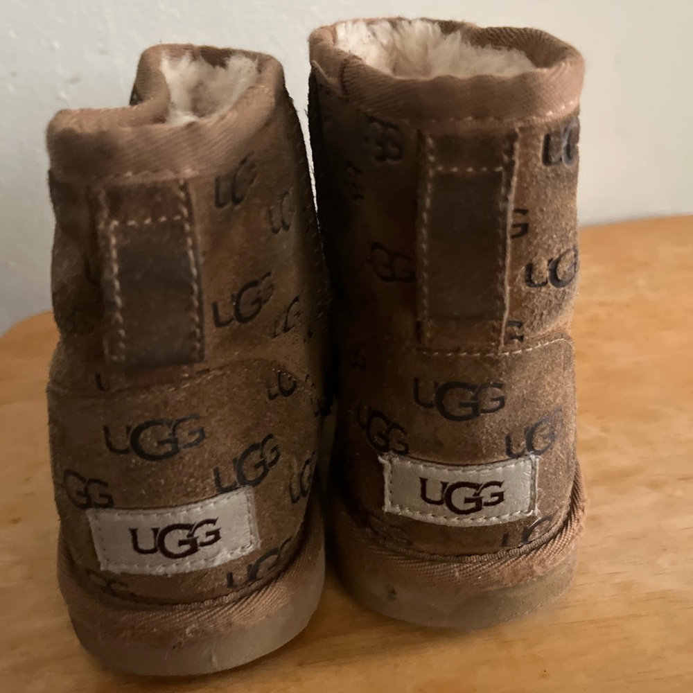 UGG Kids Short Logo Boot - Brown